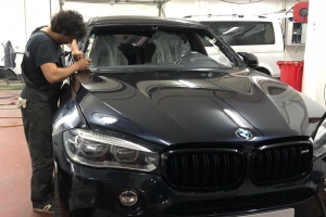 Замена лобового стекла BMW - изображение 1
