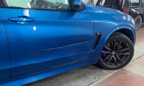Ремонт передней двери BMW X5 - фото до ремонта